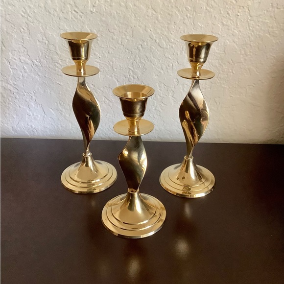 VINTAGE SET OF 3 BRASS CANDLESTICK HOLDERS - GOLD - Picture 2 of 7